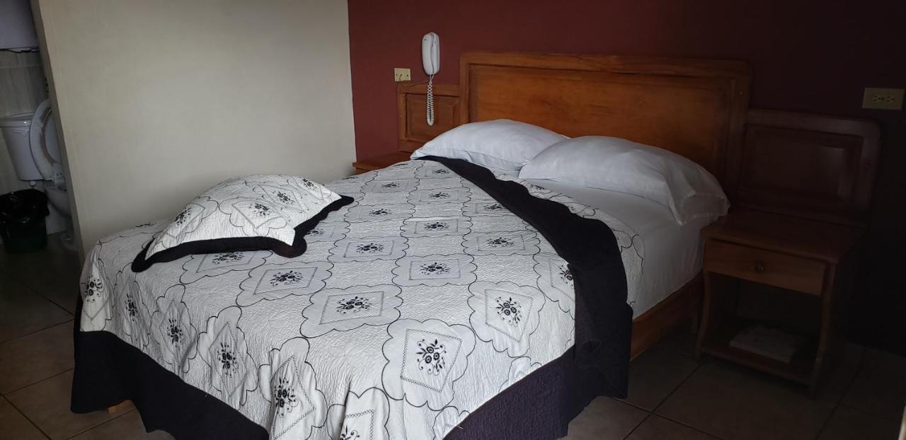 Hotel Residencial Panamericano David Quarto foto